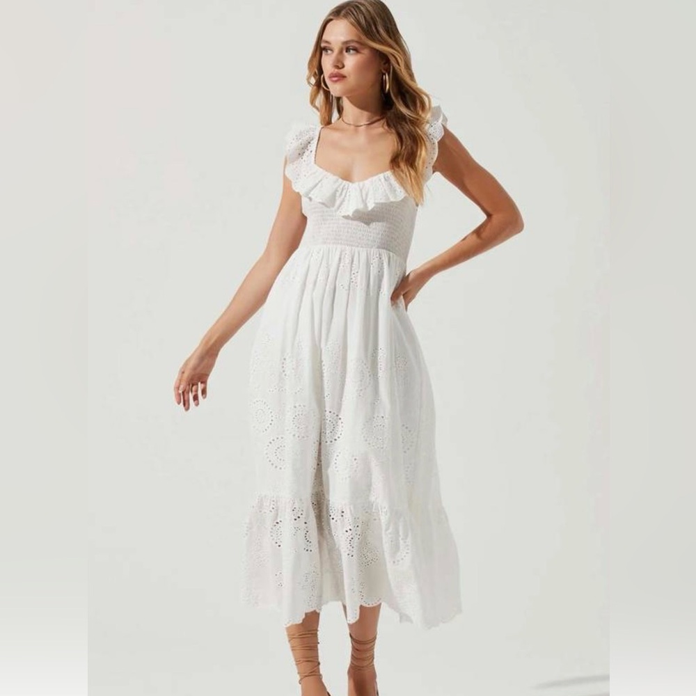 ASTR Elegant Cream Skirt